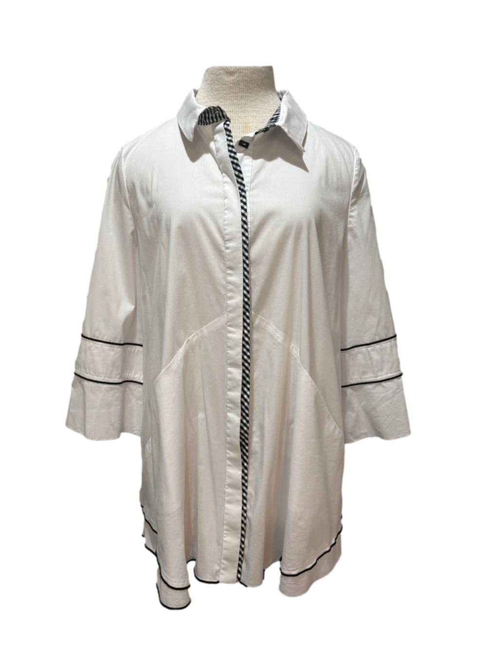 IC By Connie K sz L white Aline tunic with black/white gingham check